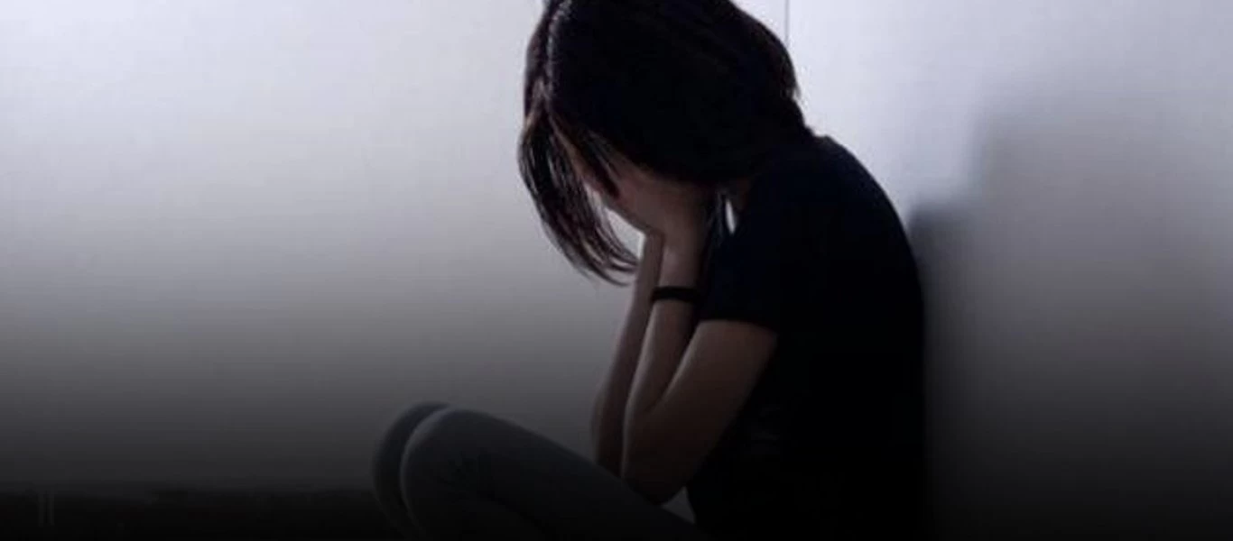 Το σπίτι της φρίκης: Κορίτσι αναγκάστηκε να συνευρεθεί με 1.800 άντρες με τις «ευλογίες» της μητέρας της (βίντεο)